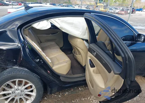 2011 Hyundai Genesis 3.8 z USA, uszkodzony, nr VIN KMHGC4DE8BU143238